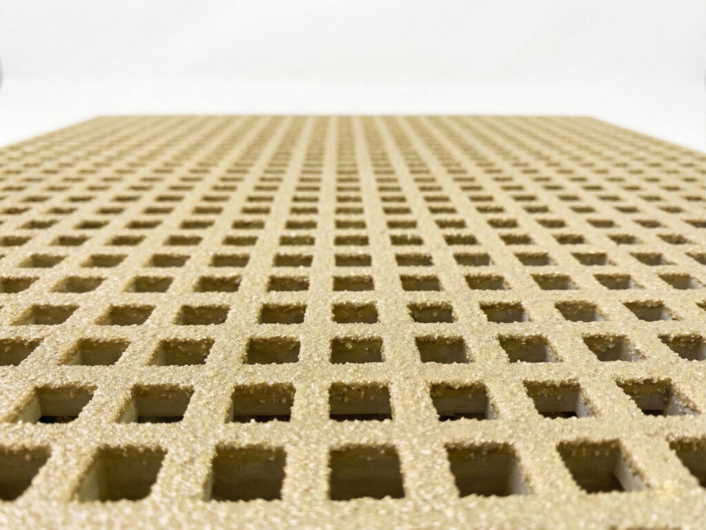 close up GVK rooster mini mesh Middelzand